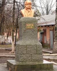 Памятник Н.И. Пирогову на территории крепостной больницы в Кировограде