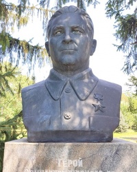 Памятник Герою социалистического труда Ревуту Ф. Ф. в пгт. Розовка