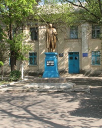 Памятник В.И.Ленину в пгт.Устиновка