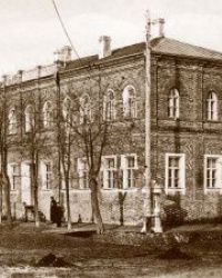 ул.Ленина, 8 (Здание реального училища) и мемориальная доска Донцову Д. И. в г.Мелитополь