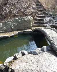 Красный источник с целебной водой в Рубановском