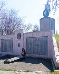 Братская могила-курган советских воинов в с. Светлогорское (Кобелякский р-н)