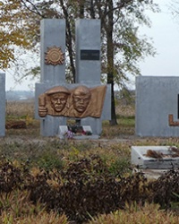 Мемориал с братской могилой советских воинов в с. Николаевка