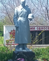 Памятник воинам-односельчанам в с. Верхняя Криница (Васильевский р-н)