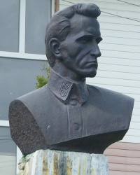 Памятник Роману Шухевичу (главнокомандующий УПА) в с. Тюдов