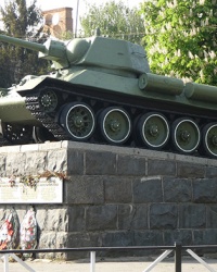 Памятник воинам-освободителям танк Т-34 в г. Хмельницкий