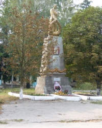 Братская могила в с.Ракитное (Нововодолажский р-н)