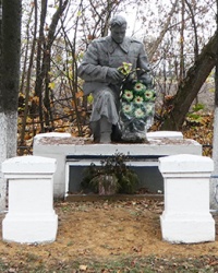 Памятник советским воинам (1941-1945 гг.) у села Чуков
