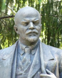 Памятник В.И.Ленину (на территории санатория) в с.Березовское