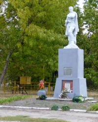 Братская могила. Памятник воинам, погибшим при освобождении Великоалександровки