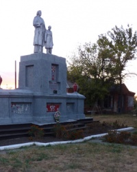 Памятник в честь воинов-односельчан и воинов-освободителей в Григоровке