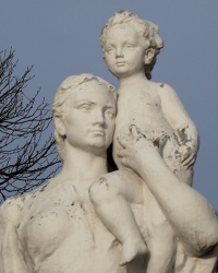 Памятник матери с ребенком в г. Кропивницкий