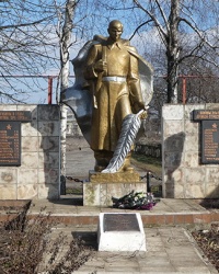Братская могила и памятник советским воинам в с. Затишное