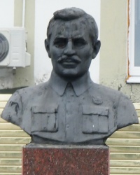 Памятник педагогу и писателю Макаренко А.С. в г. Сумы