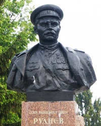 Памятник Герою Советского Союза С.В. Рудневу в г. Путивль