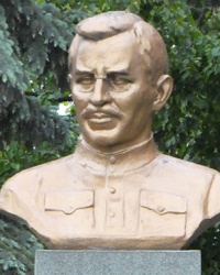 Памятник педагогу А. С. Макаренко в г. Белополье