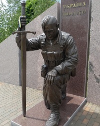 Памятник Защитникам Украины АТОвцам в г. Тростянец