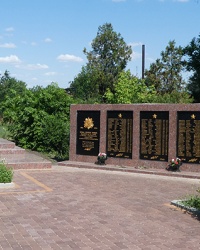 Братская могила советских воинов (1941-1945 гг.) в с. Новоданиловка