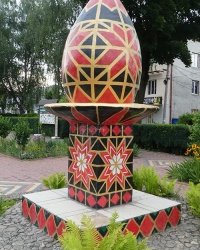 Памятник писанке в г. Вижница