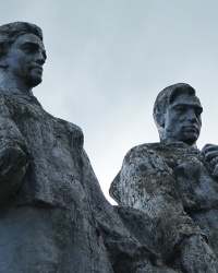 Памятник советским воинам-односельчанам в пгт. Шпиков
