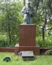 Братская могила советских воинов в пгт. Шпиков