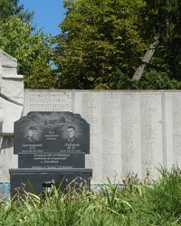 Братская могила и мемориал в с. Клембовка
