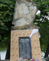 Памятник воинам-односельчанам (1941-1945 гг.) в с. Оленовка