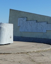 Мемориал воинам-артиллеристам защитникам Арабатской стрелки в с. Геническая Горка