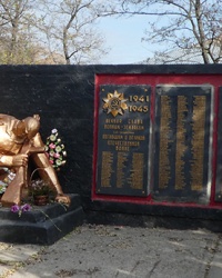 Памятник Воинам-землякам (1941-1945 гг.) в с. Большая Знаменка