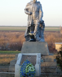 Памятник воинам-односельчанам (1941-1945) в с. Счастливое