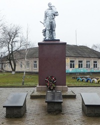 Памятник воинам-односельчанам (1941-1945 гг.) в с. Самарское (Петропавловский р-н)