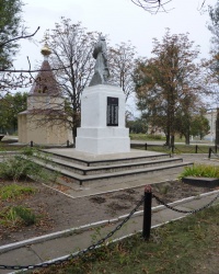 Братская могила и памятник воинам-односельчанам в Александрополе