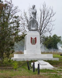 Братская могила и памятник воинам-освободителям в Александрополе