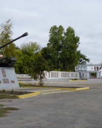 Танк ИС-3 на постаменте в с.Вербки. Памятник освободителям села