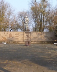 Братская могила. Памятник героям, павшим в войне 1941 - 1945 годов в Казанке