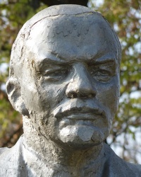 Памятник В.И.Ленину (возле бывшего кинотеатра) в г.Новый Буг