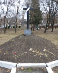 Пам'ятник-хрест жертвам Голодомору у смт.Новгородка