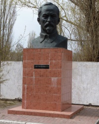 Памятник Дзержинскому г.Цюрупинск