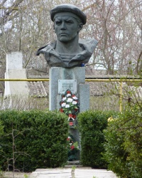 Бюст Литвинова П.Л в г.Цюрупинск