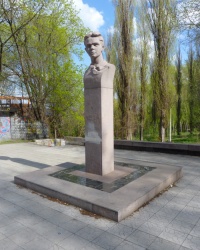 Памятника пионеру-герою Володе Дубинину в Днепропетровске. Парк имени Володи Дубинина