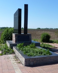 Братская могила (на перекрестке) пгт.Петропавловка