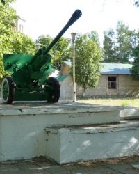 Памятник пушка ЗИС-3 в пгт.Зачепиловка