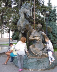 Скульптурная композиция «Казак Мамай» или «Лошадь в кустах» в Киеве