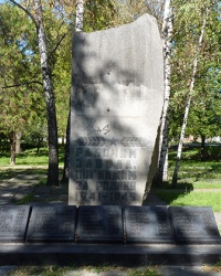 Памятный знак в честь советских воинов — бывших рабочих завода в г.Марганец