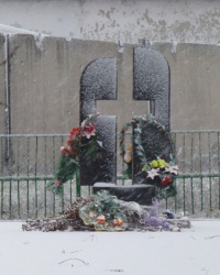 Пам'ятник жертвам голодомору у с.Лозуватка