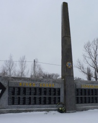Памятная стела героям землякам (1941-1945) в пгт.Петрово