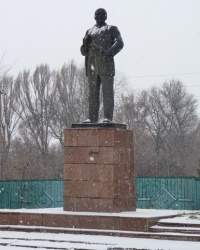 Памятник В.И.Ленину в пгт.Петрово