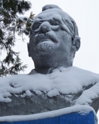 Памятник Г. И. Петровскому в с.Башмачка