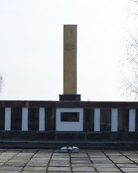 Мемориал советским воинам в с.Заплавка (Магдалиновский р-н)