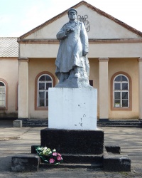 Памятник генералу армии Н. Ф. Ватутину в с.Болтышка (Криничанский р-н)